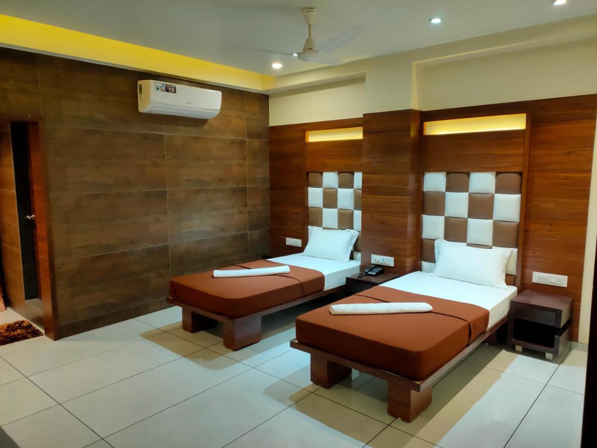 Hotel Viram Pardi Bagian luar foto