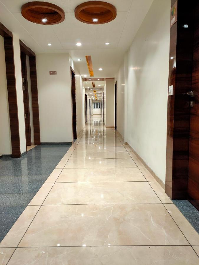 Hotel Viram Pardi Bagian luar foto