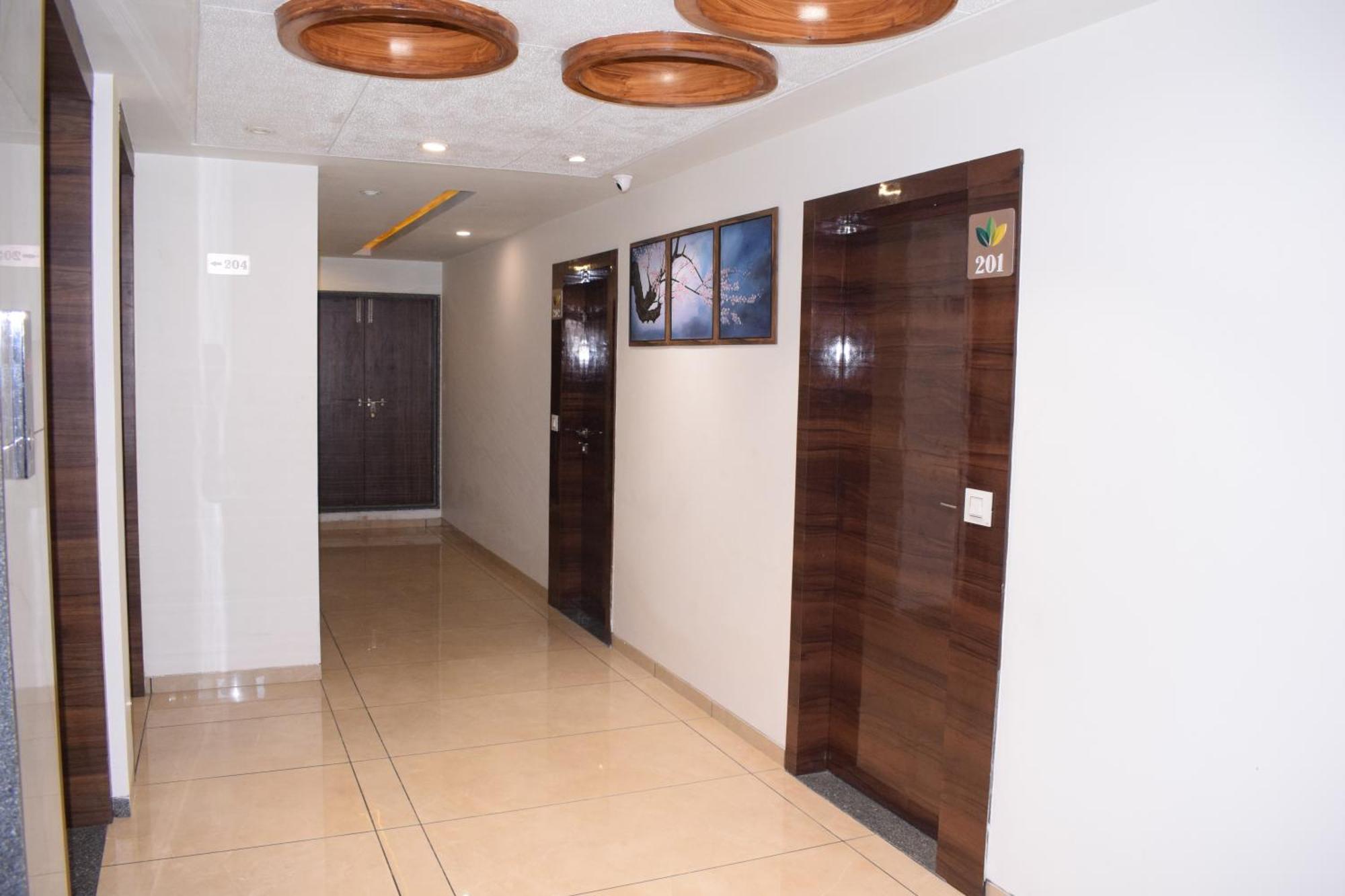 Hotel Viram Pardi Bagian luar foto