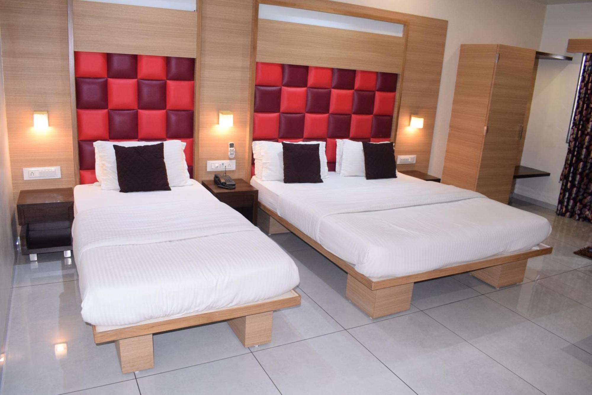 Hotel Viram Pardi Bagian luar foto